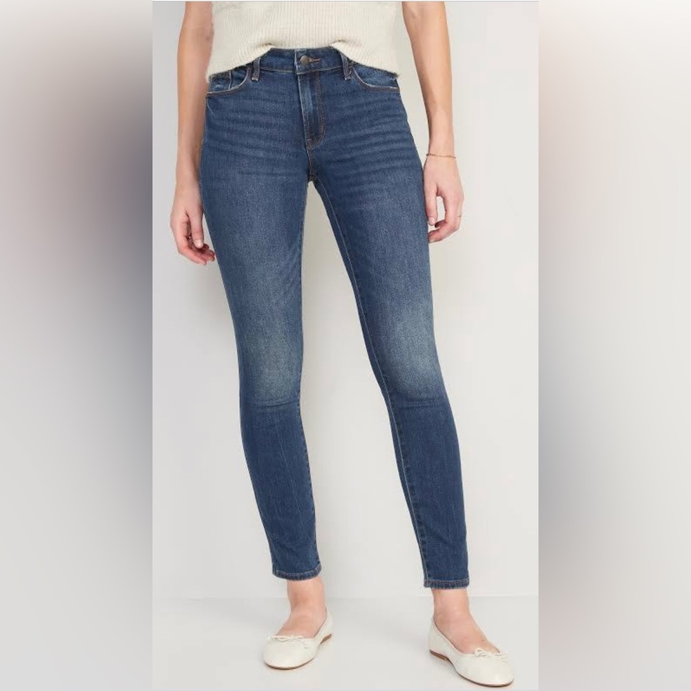 Old Navy Rockstar Mid-Rise raw hem skinnies!